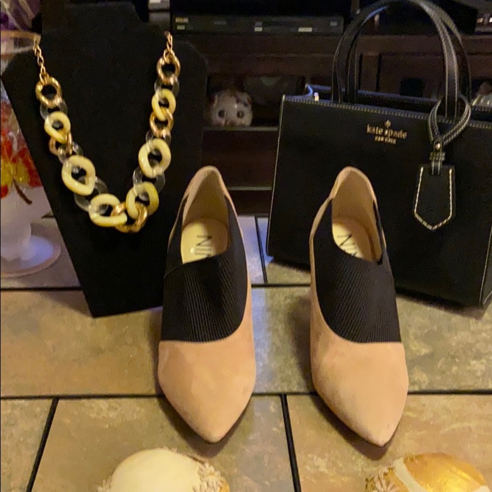 NEW!!!!!!!  Nine West Black & Biege Booties